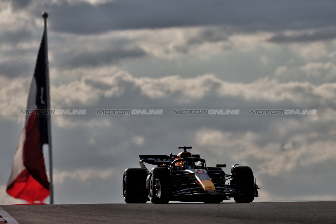 GP STATI UNITI, Max Verstappen (NLD) Red Bull Racing RB20.

19.10.2024. Formula 1 World Championship, Rd 19, United States Grand Prix, Austin, Texas, USA, Sprint e Qualifiche Day.

 - www.xpbimages.com, EMail: requests@xpbimages.com © Copyright: Rew / XPB Images