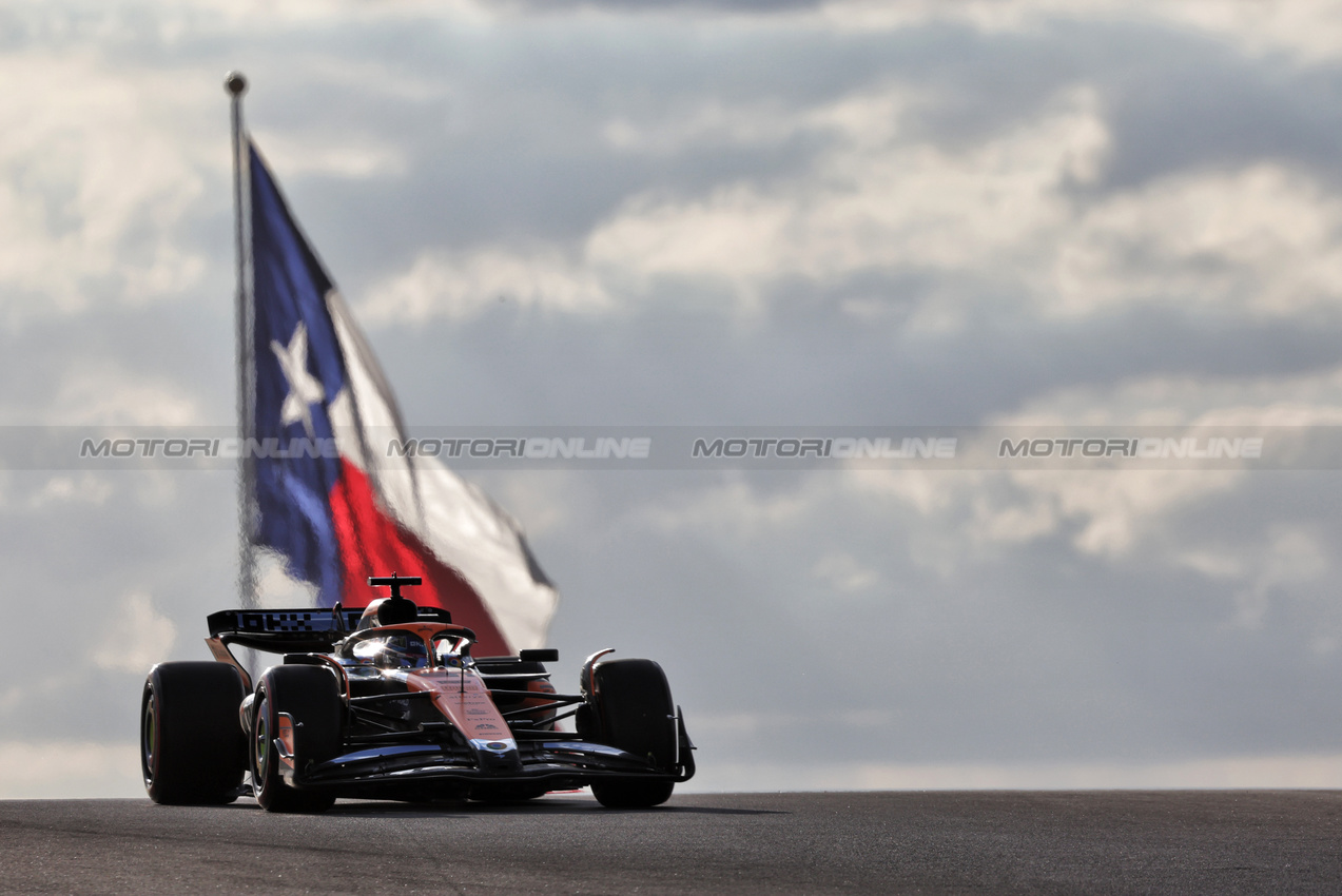 GP STATI UNITI, Oscar Piastri (AUS) McLaren MCL38.

19.10.2024. Formula 1 World Championship, Rd 19, United States Grand Prix, Austin, Texas, USA, Sprint e Qualifiche Day.

 - www.xpbimages.com, EMail: requests@xpbimages.com © Copyright: Rew / XPB Images