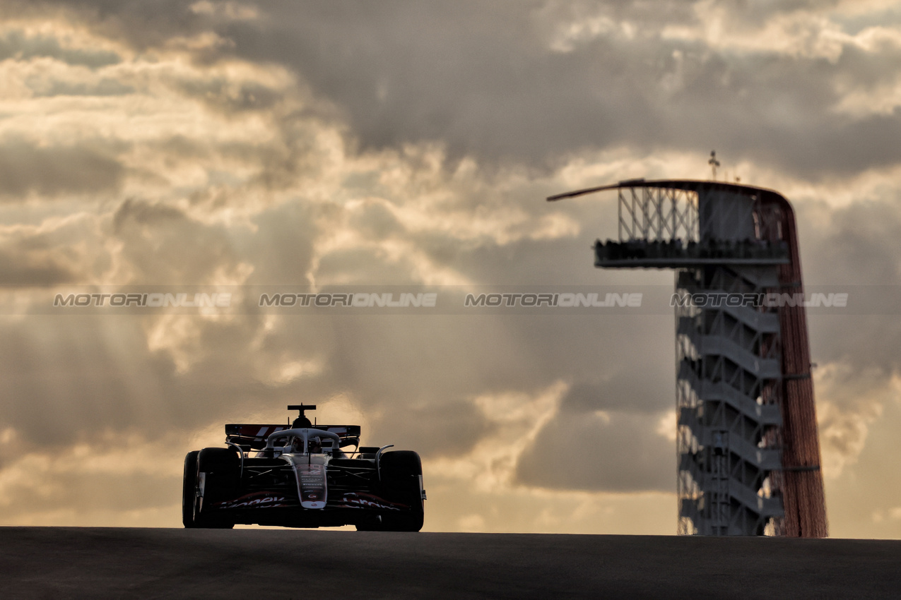 GP STATI UNITI, Kevin Magnussen (DEN) Haas VF-24.

19.10.2024. Formula 1 World Championship, Rd 19, United States Grand Prix, Austin, Texas, USA, Sprint e Qualifiche Day.

 - www.xpbimages.com, EMail: requests@xpbimages.com © Copyright: Rew / XPB Images