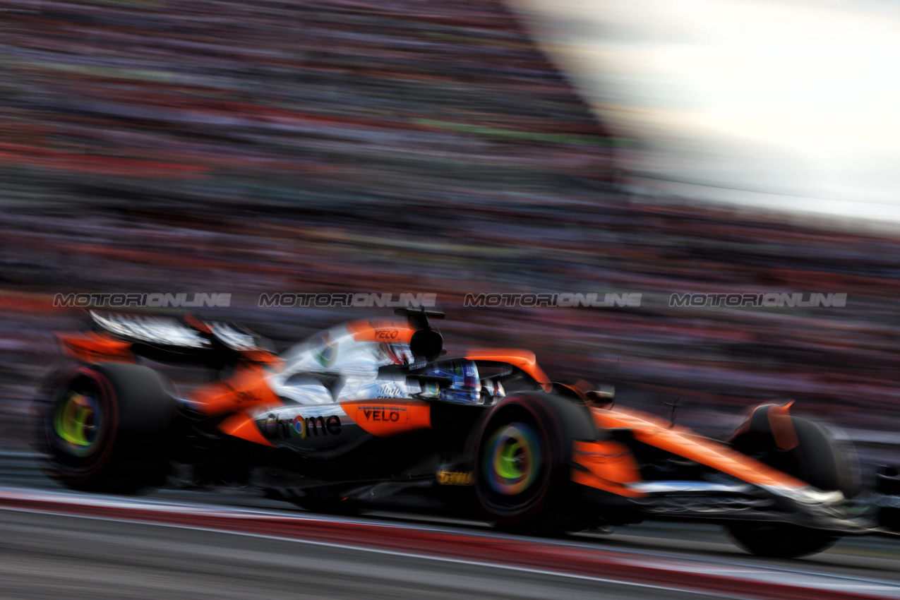 GP STATI UNITI, Oscar Piastri (AUS) McLaren MCL38.

19.10.2024. Formula 1 World Championship, Rd 19, United States Grand Prix, Austin, Texas, USA, Sprint e Qualifiche Day.

 - www.xpbimages.com, EMail: requests@xpbimages.com © Copyright: Coates / XPB Images