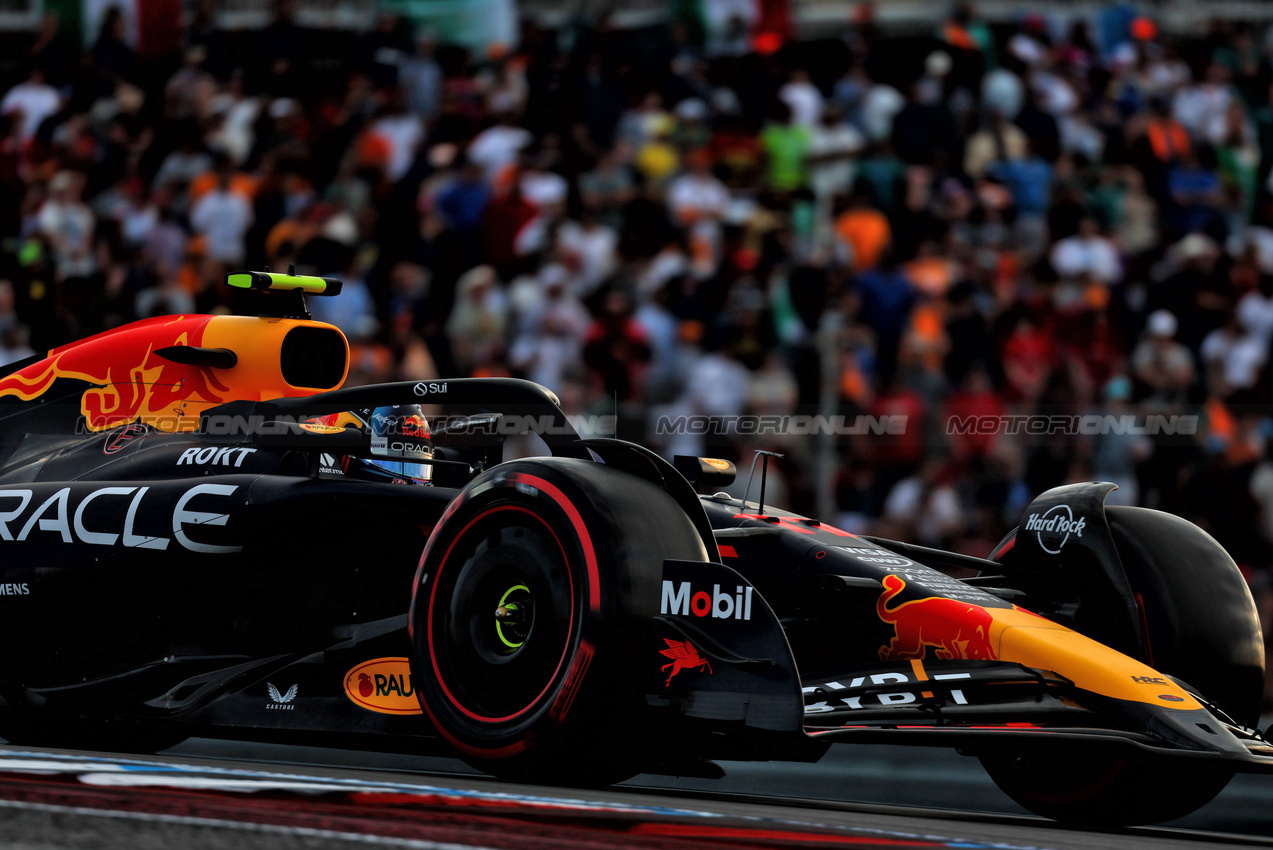 GP STATI UNITI, Sergio Perez (MEX) Red Bull Racing RB20.

19.10.2024. Formula 1 World Championship, Rd 19, United States Grand Prix, Austin, Texas, USA, Sprint e Qualifiche Day.

 - www.xpbimages.com, EMail: requests@xpbimages.com © Copyright: Coates / XPB Images