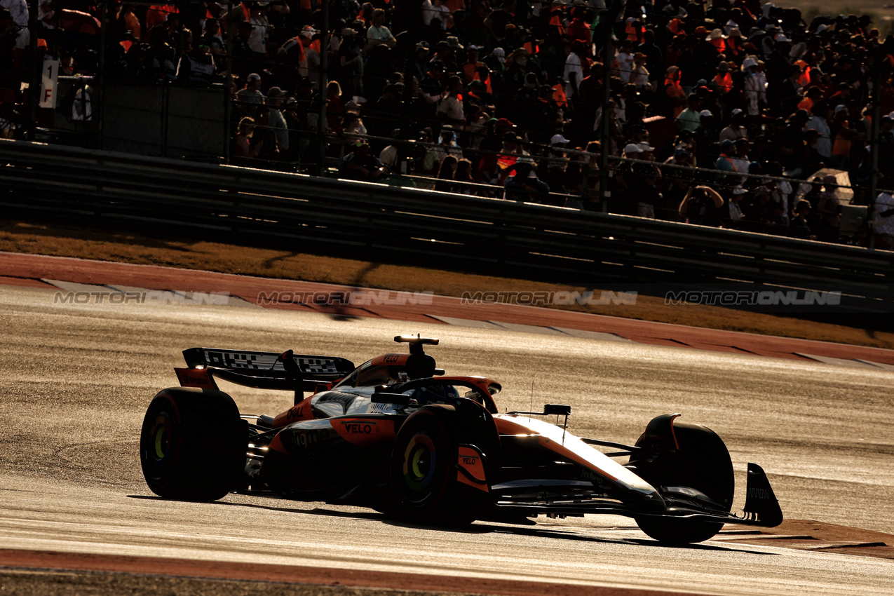 GP STATI UNITI, Oscar Piastri (AUS) McLaren MCL38.

19.10.2024. Formula 1 World Championship, Rd 19, United States Grand Prix, Austin, Texas, USA, Sprint e Qualifiche Day.

 - www.xpbimages.com, EMail: requests@xpbimages.com © Copyright: Coates / XPB Images