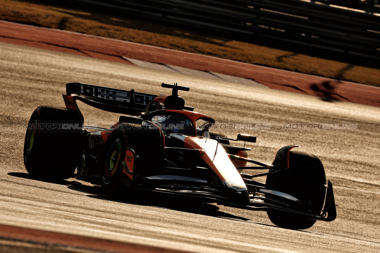 GP STATI UNITI, Oscar Piastri (AUS) McLaren MCL38.

19.10.2024. Formula 1 World Championship, Rd 19, United States Grand Prix, Austin, Texas, USA, Sprint e Qualifiche Day.

 - www.xpbimages.com, EMail: requests@xpbimages.com © Copyright: Coates / XPB Images