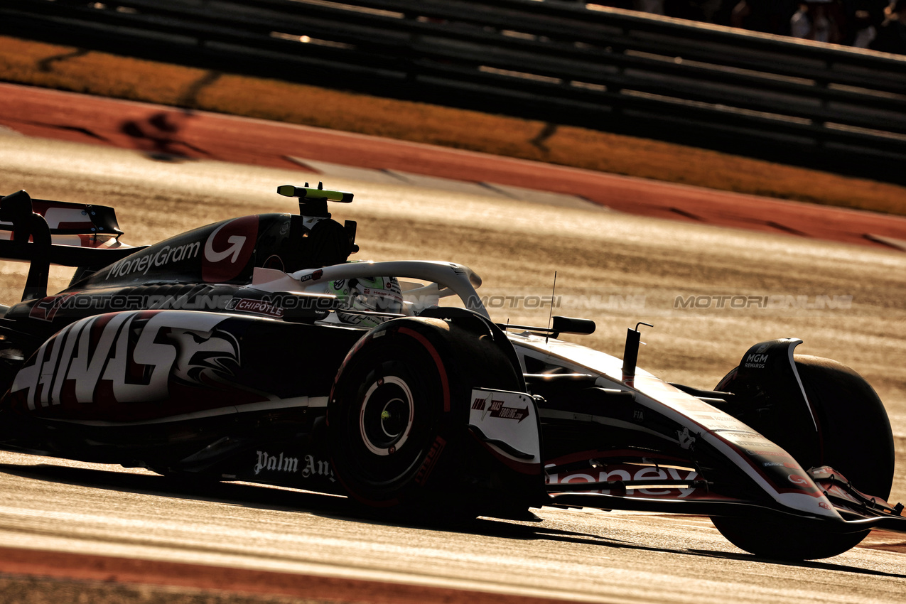 GP STATI UNITI, Nico Hulkenberg (GER) Haas VF-24.

19.10.2024. Formula 1 World Championship, Rd 19, United States Grand Prix, Austin, Texas, USA, Sprint e Qualifiche Day.

 - www.xpbimages.com, EMail: requests@xpbimages.com © Copyright: Coates / XPB Images