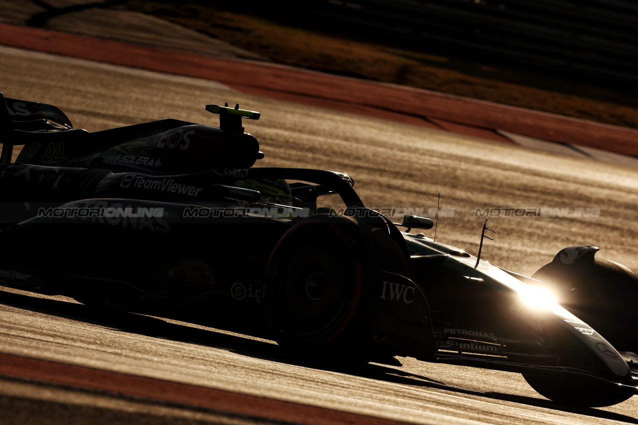 GP STATI UNITI, Lewis Hamilton (GBR) Mercedes AMG F1 W15.

19.10.2024. Formula 1 World Championship, Rd 19, United States Grand Prix, Austin, Texas, USA, Sprint e Qualifiche Day.

 - www.xpbimages.com, EMail: requests@xpbimages.com © Copyright: Coates / XPB Images