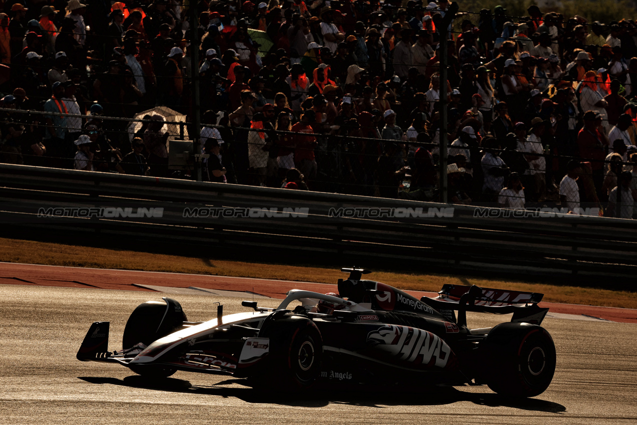 GP STATI UNITI, Kevin Magnussen (DEN) Haas VF-24.

19.10.2024. Formula 1 World Championship, Rd 19, United States Grand Prix, Austin, Texas, USA, Sprint e Qualifiche Day.

 - www.xpbimages.com, EMail: requests@xpbimages.com © Copyright: Coates / XPB Images