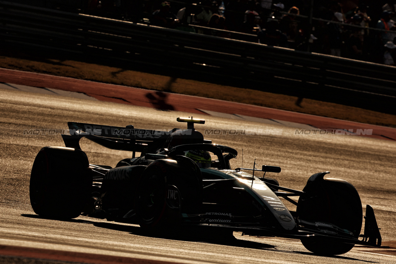 GP STATI UNITI, Lewis Hamilton (GBR) Mercedes AMG F1 W15.

19.10.2024. Formula 1 World Championship, Rd 19, United States Grand Prix, Austin, Texas, USA, Sprint e Qualifiche Day.

 - www.xpbimages.com, EMail: requests@xpbimages.com © Copyright: Coates / XPB Images