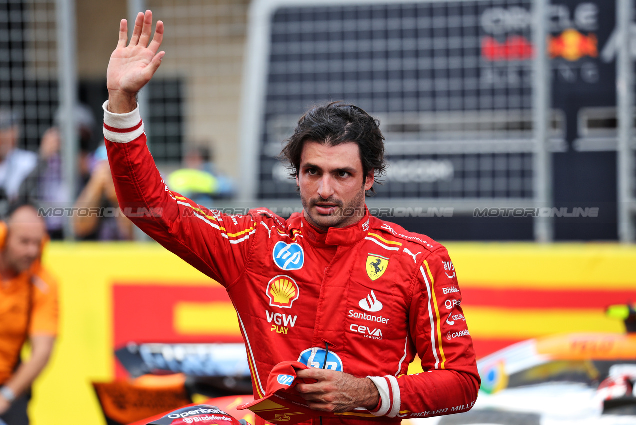 GP STATI UNITI, Carlos Sainz Jr (ESP) Ferrari celebrates his second position in Sprint parc ferme.

19.10.2024. Formula 1 World Championship, Rd 19, United States Grand Prix, Austin, Texas, USA, Sprint e Qualifiche Day.

- www.xpbimages.com, EMail: requests@xpbimages.com © Copyright: Bearne / XPB Images