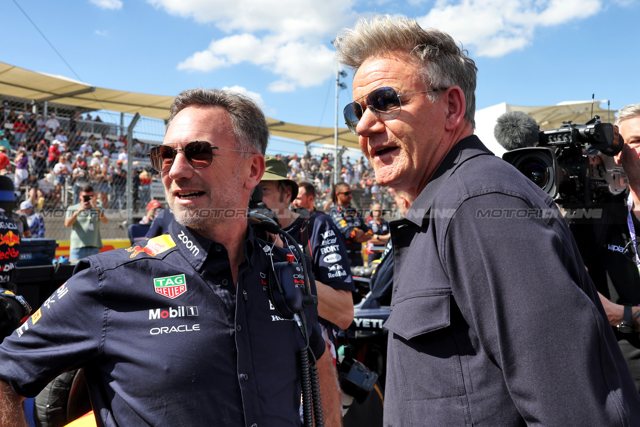 GP STATI UNITI, (L to R): Christian Horner (GBR) Red Bull Racing Team Principal with Gordon Ramsey (GBR) Celebrity Chef on the grid.

19.10.2024. Formula 1 World Championship, Rd 19, United States Grand Prix, Austin, Texas, USA, Sprint e Qualifiche Day.

- www.xpbimages.com, EMail: requests@xpbimages.com © Copyright: Bearne / XPB Images