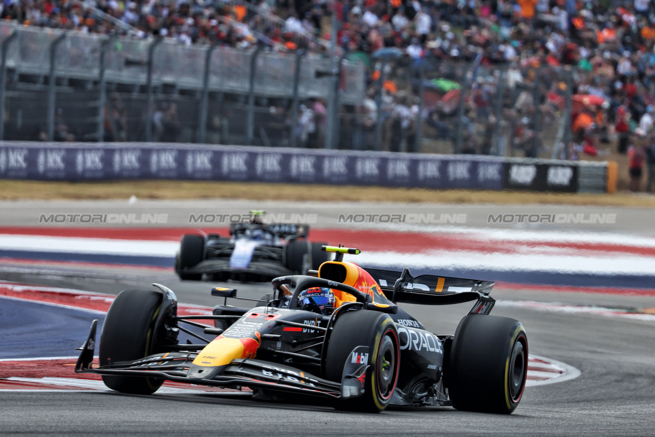 GP STATI UNITI, Sergio Perez (MEX) Red Bull Racing RB20.

19.10.2024. Formula 1 World Championship, Rd 19, United States Grand Prix, Austin, Texas, USA, Sprint e Qualifiche Day.

- www.xpbimages.com, EMail: requests@xpbimages.com © Copyright: Batchelor / XPB Images