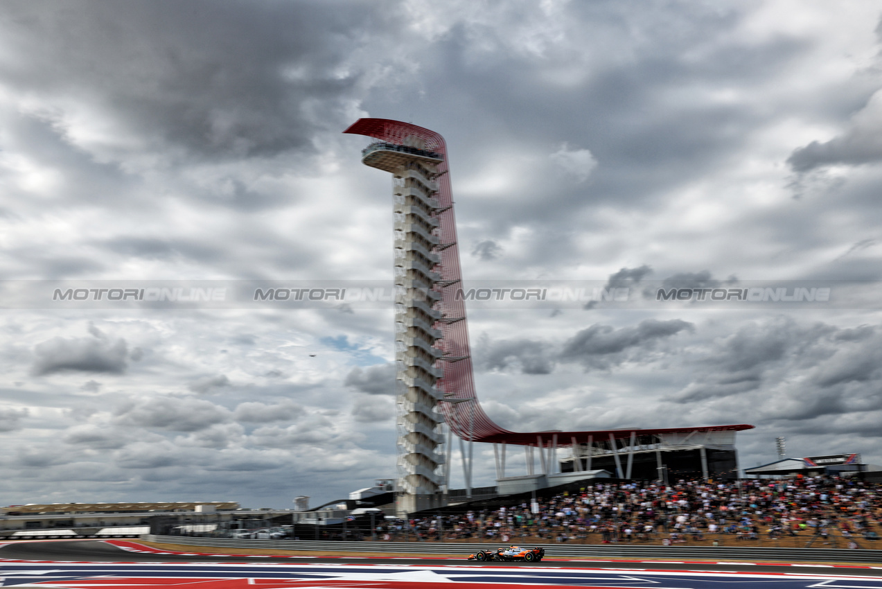 GP STATI UNITI, Lando Norris (GBR) McLaren MCL38.

18.10.2024. Formula 1 World Championship, Rd 19, United States Grand Prix, Austin, Texas, USA, Sprint Qualifiche Day

 - www.xpbimages.com, EMail: requests@xpbimages.com © Copyright: Coates / XPB Images