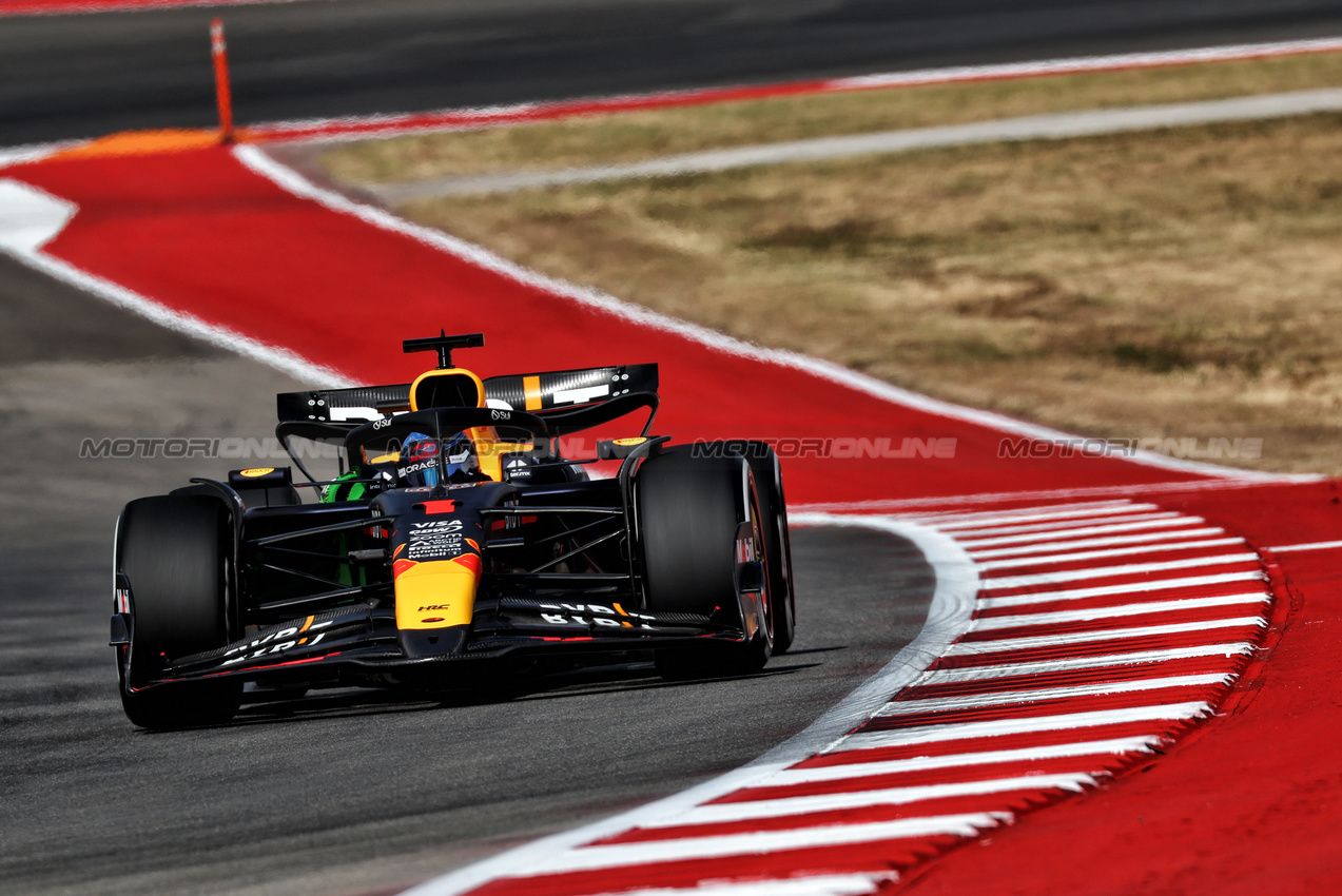 GP STATI UNITI, Max Verstappen (NLD) Red Bull Racing RB20.

18.10.2024. Formula 1 World Championship, Rd 19, United States Grand Prix, Austin, Texas, USA, Sprint Qualifiche Day

 - www.xpbimages.com, EMail: requests@xpbimages.com © Copyright: Coates / XPB Images