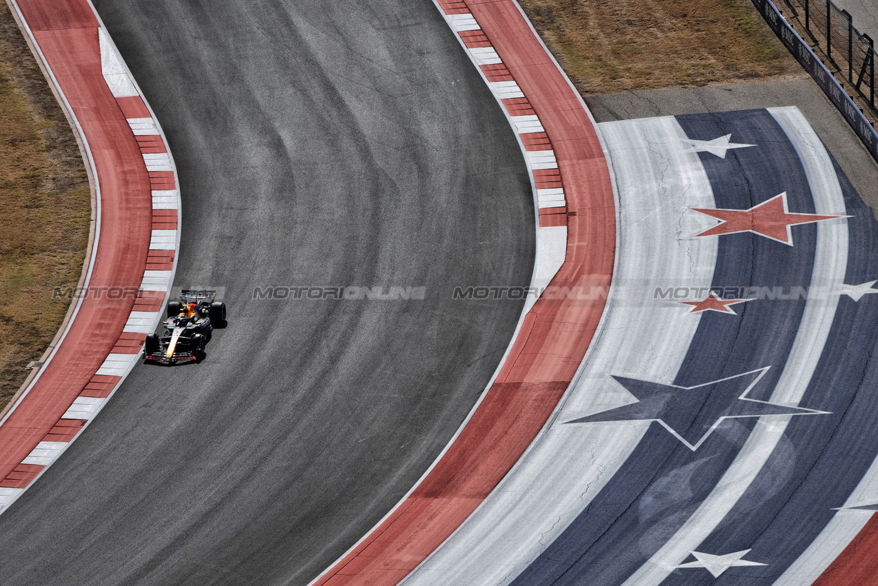 GP STATI UNITI, Sergio Perez (MEX) Red Bull Racing RB20.

18.10.2024. Formula 1 World Championship, Rd 19, United States Grand Prix, Austin, Texas, USA, Sprint Qualifiche Day

- www.xpbimages.com, EMail: requests@xpbimages.com © Copyright: Price / XPB Images