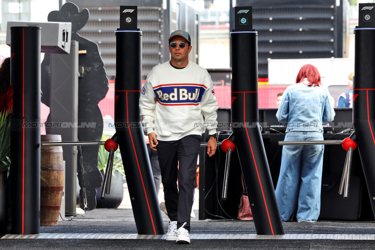 GP STATI UNITI, Sergio Perez (MEX) Red Bull Racing.

18.10.2024. Formula 1 World Championship, Rd 19, United States Grand Prix, Austin, Texas, USA, Sprint Qualifiche Day

 - www.xpbimages.com, EMail: requests@xpbimages.com © Copyright: Rew / XPB Images