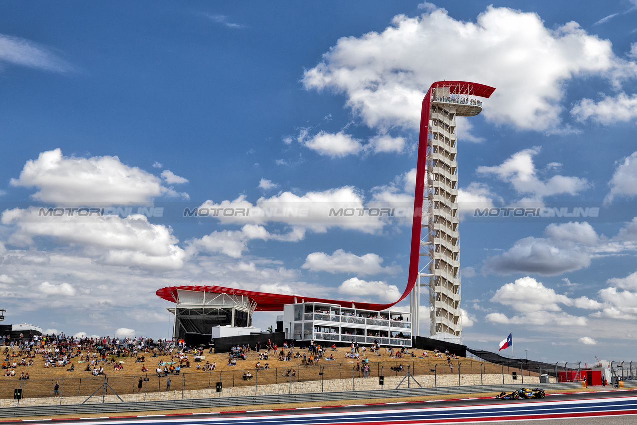 GP STATI UNITI, Lando Norris (GBR) McLaren MCL38.

18.10.2024. Formula 1 World Championship, Rd 19, United States Grand Prix, Austin, Texas, USA, Sprint Qualifiche Day

 - www.xpbimages.com, EMail: requests@xpbimages.com © Copyright: Rew / XPB Images