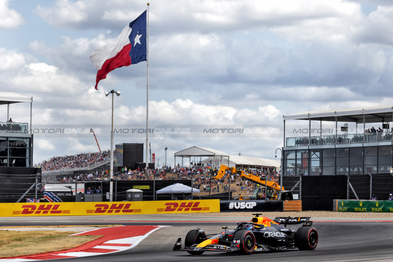 GP STATI UNITI, Max Verstappen (NLD) Red Bull Racing RB20.

18.10.2024. Formula 1 World Championship, Rd 19, United States Grand Prix, Austin, Texas, USA, Sprint Qualifiche Day

 - www.xpbimages.com, EMail: requests@xpbimages.com © Copyright: Rew / XPB Images