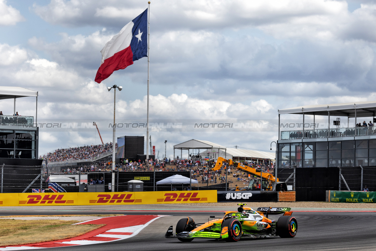 GP STATI UNITI, Lando Norris (GBR) McLaren MCL38.

18.10.2024. Formula 1 World Championship, Rd 19, United States Grand Prix, Austin, Texas, USA, Sprint Qualifiche Day

 - www.xpbimages.com, EMail: requests@xpbimages.com © Copyright: Rew / XPB Images