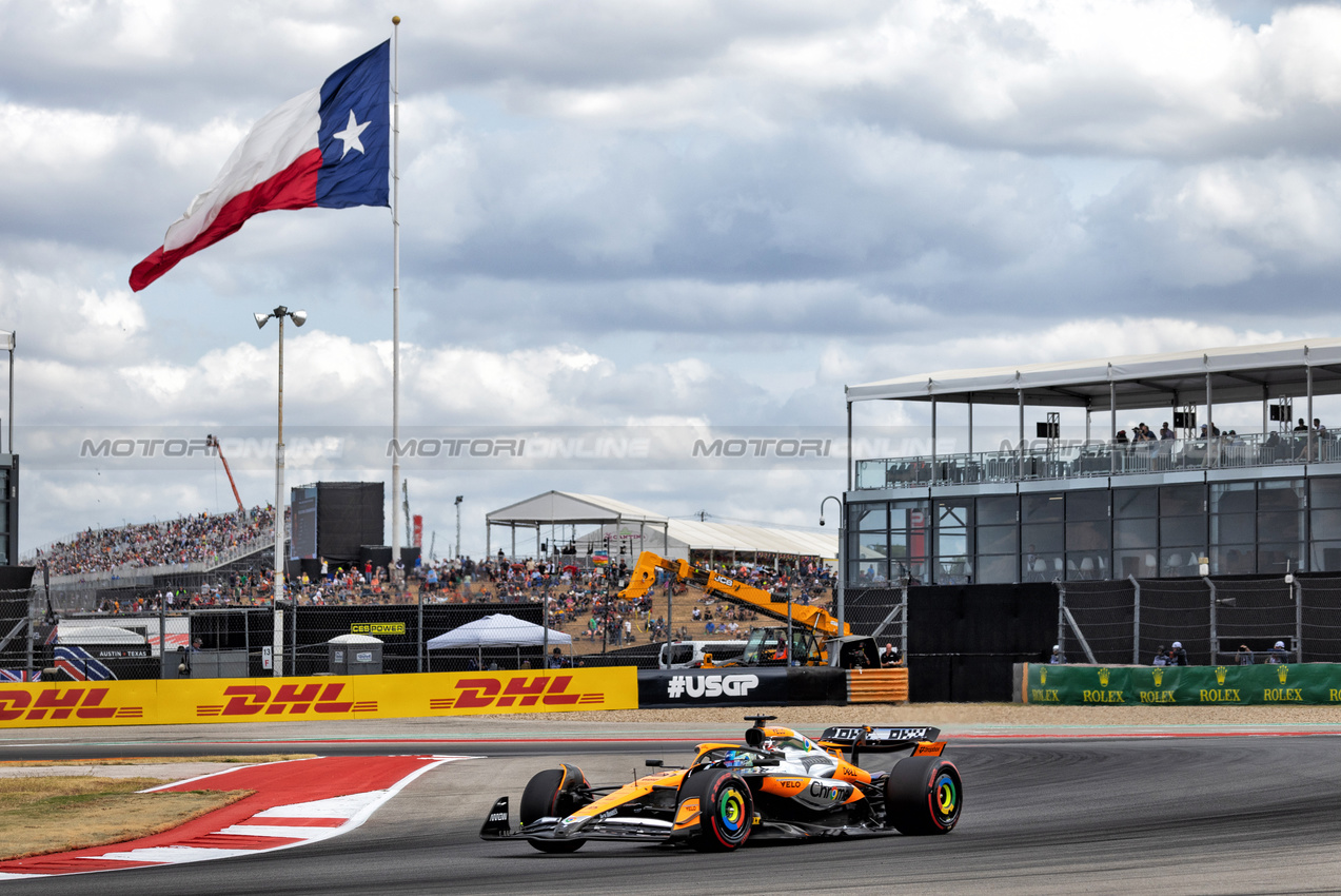 GP STATI UNITI, Oscar Piastri (AUS) McLaren MCL38.

18.10.2024. Formula 1 World Championship, Rd 19, United States Grand Prix, Austin, Texas, USA, Sprint Qualifiche Day

 - www.xpbimages.com, EMail: requests@xpbimages.com © Copyright: Rew / XPB Images