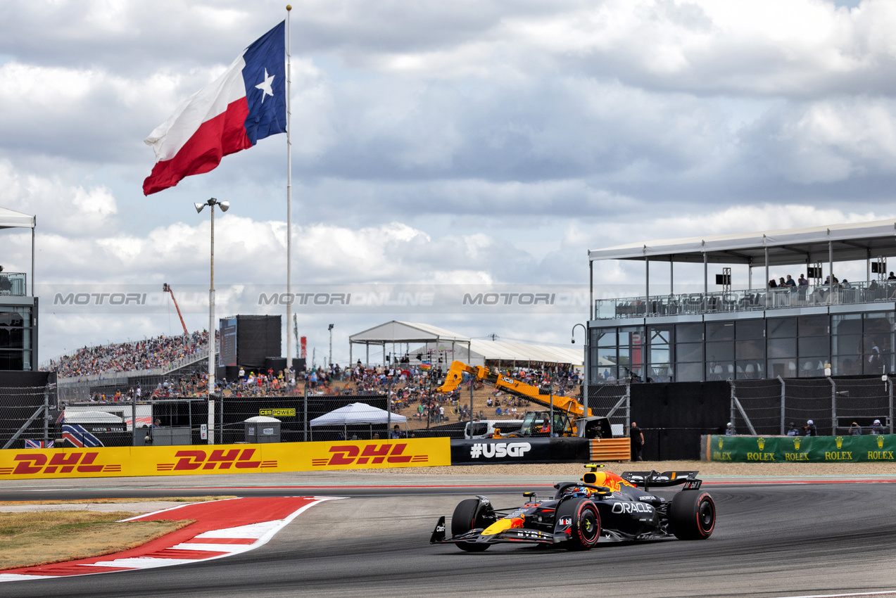 GP STATI UNITI, Sergio Perez (MEX) Red Bull Racing RB20.

18.10.2024. Formula 1 World Championship, Rd 19, United States Grand Prix, Austin, Texas, USA, Sprint Qualifiche Day

 - www.xpbimages.com, EMail: requests@xpbimages.com © Copyright: Rew / XPB Images