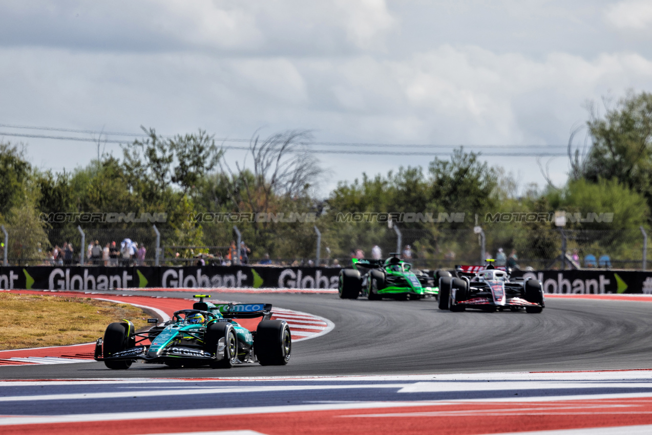 GP STATI UNITI, Fernando Alonso (ESP) Aston Martin F1 Team AMR24.

18.10.2024. Formula 1 World Championship, Rd 19, United States Grand Prix, Austin, Texas, USA, Sprint Qualifiche Day

 - www.xpbimages.com, EMail: requests@xpbimages.com © Copyright: Rew / XPB Images