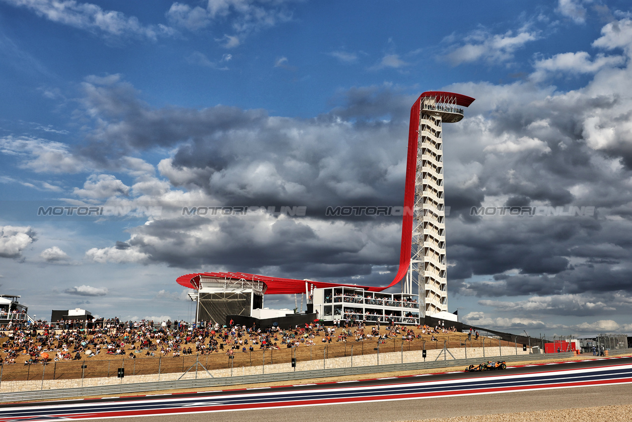 GP STATI UNITI, Lando Norris (GBR) McLaren MCL38.

18.10.2024. Formula 1 World Championship, Rd 19, United States Grand Prix, Austin, Texas, USA, Sprint Qualifiche Day

- www.xpbimages.com, EMail: requests@xpbimages.com © Copyright: Moy / XPB Images