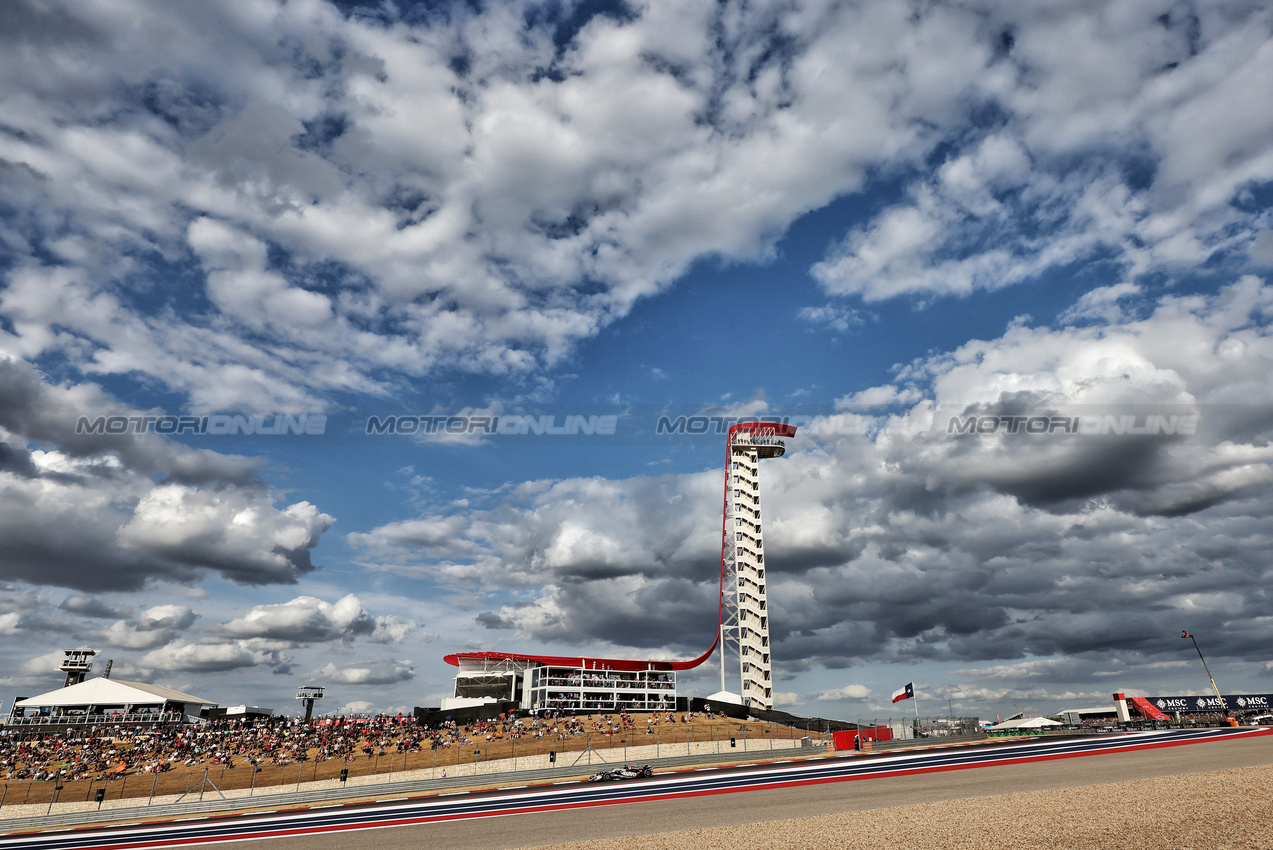 GP STATI UNITI, Nico Hulkenberg (GER) Haas VF-24.

18.10.2024. Formula 1 World Championship, Rd 19, United States Grand Prix, Austin, Texas, USA, Sprint Qualifiche Day

- www.xpbimages.com, EMail: requests@xpbimages.com © Copyright: Moy / XPB Images