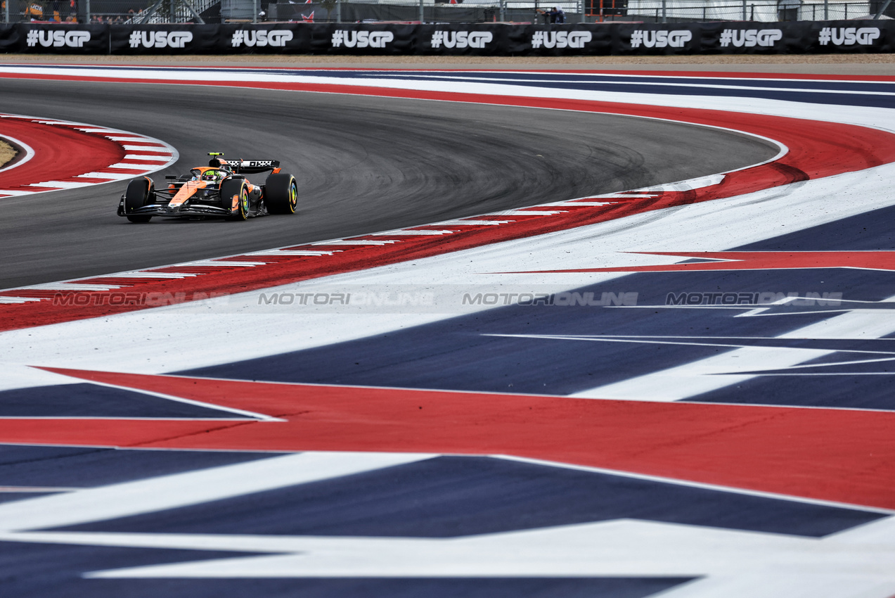 GP STATI UNITI, Lando Norris (GBR) McLaren MCL38.

18.10.2024. Formula 1 World Championship, Rd 19, United States Grand Prix, Austin, Texas, USA, Sprint Qualifiche Day

- www.xpbimages.com, EMail: requests@xpbimages.com © Copyright: Moy / XPB Images