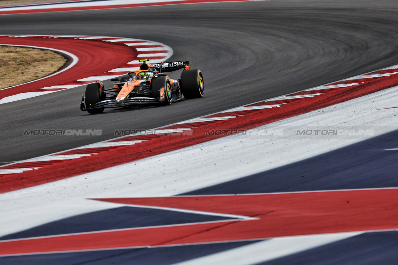 GP STATI UNITI, Lando Norris (GBR) McLaren MCL38.

18.10.2024. Formula 1 World Championship, Rd 19, United States Grand Prix, Austin, Texas, USA, Sprint Qualifiche Day

- www.xpbimages.com, EMail: requests@xpbimages.com © Copyright: Moy / XPB Images