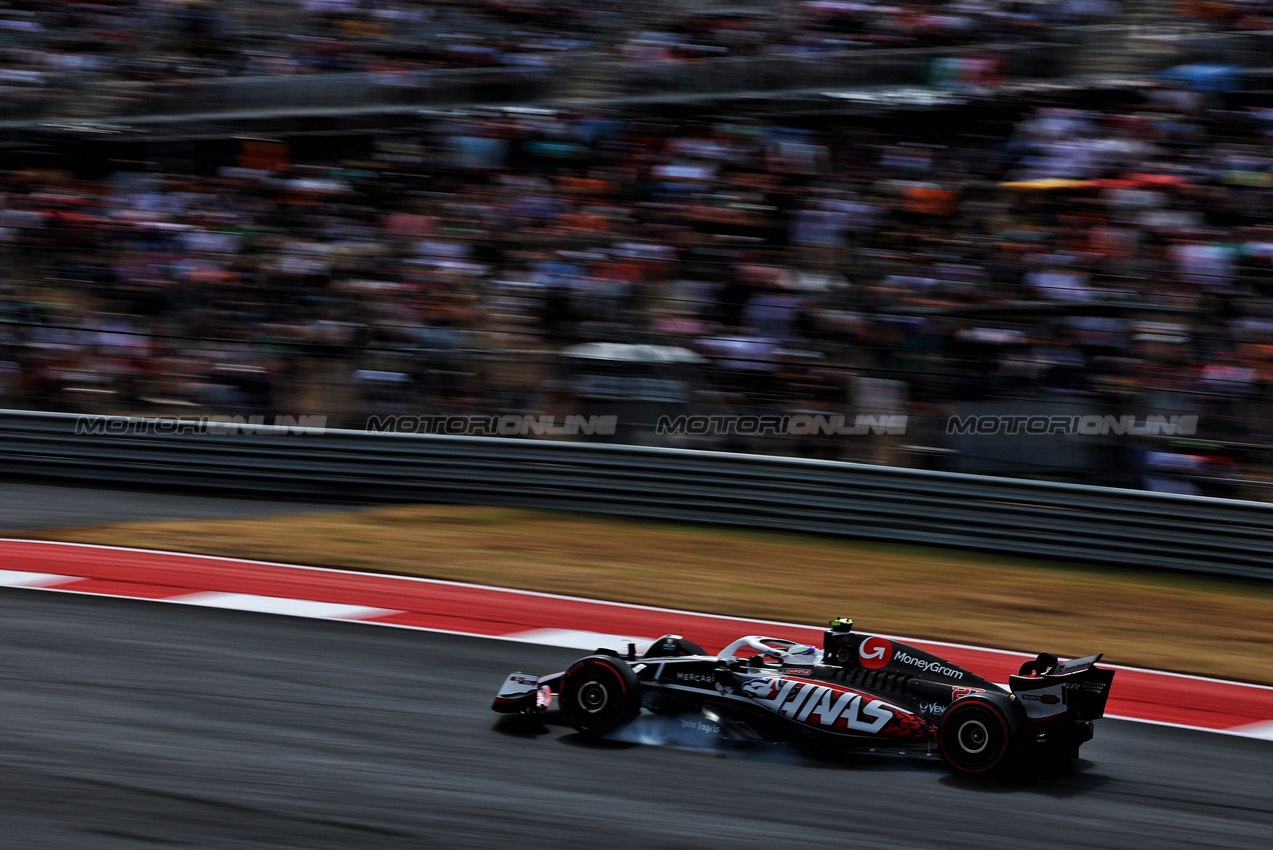 GP STATI UNITI, Nico Hulkenberg (GER) Haas VF-24 locks up under braking.

18.10.2024. Formula 1 World Championship, Rd 19, United States Grand Prix, Austin, Texas, USA, Sprint Qualifiche Day

 - www.xpbimages.com, EMail: requests@xpbimages.com © Copyright: Coates / XPB Images