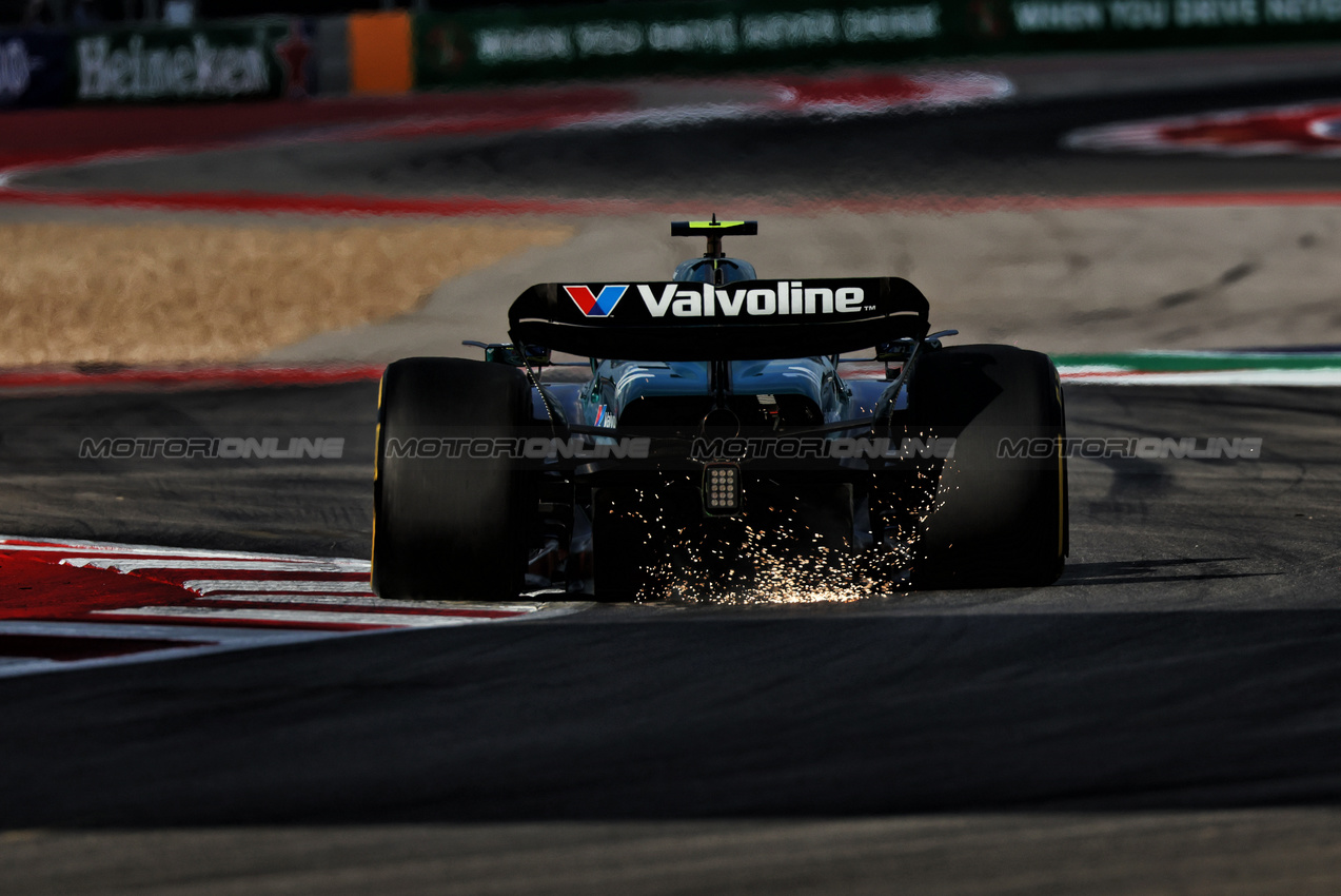 GP STATI UNITI, Fernando Alonso (ESP) Aston Martin F1 Team AMR24 sends sparks flying.

18.10.2024. Formula 1 World Championship, Rd 19, United States Grand Prix, Austin, Texas, USA, Sprint Qualifiche Day

 - www.xpbimages.com, EMail: requests@xpbimages.com © Copyright: Coates / XPB Images