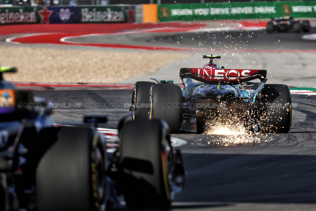 GP STATI UNITI, Lewis Hamilton (GBR) Mercedes AMG F1 W15 sends sparks flying.

18.10.2024. Formula 1 World Championship, Rd 19, United States Grand Prix, Austin, Texas, USA, Sprint Qualifiche Day

 - www.xpbimages.com, EMail: requests@xpbimages.com © Copyright: Coates / XPB Images