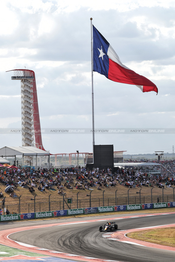 GP STATI UNITI, Sergio Perez (MEX) Red Bull Racing RB20.

18.10.2024. Formula 1 World Championship, Rd 19, United States Grand Prix, Austin, Texas, USA, Sprint Qualifiche Day

- www.xpbimages.com, EMail: requests@xpbimages.com © Copyright: Bearne / XPB Images