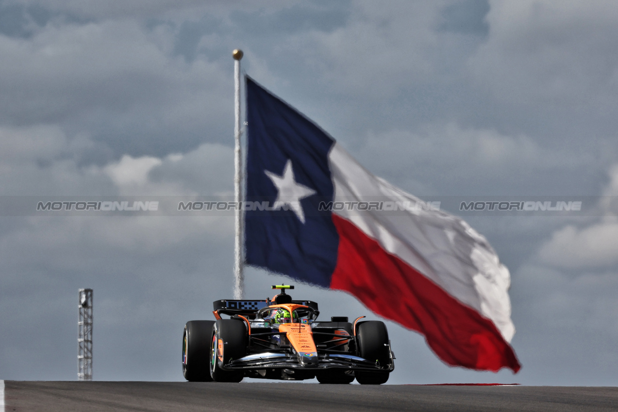 GP STATI UNITI, Lando Norris (GBR) McLaren MCL38.

18.10.2024. Formula 1 World Championship, Rd 19, United States Grand Prix, Austin, Texas, USA, Sprint Qualifiche Day

- www.xpbimages.com, EMail: requests@xpbimages.com © Copyright: Moy / XPB Images