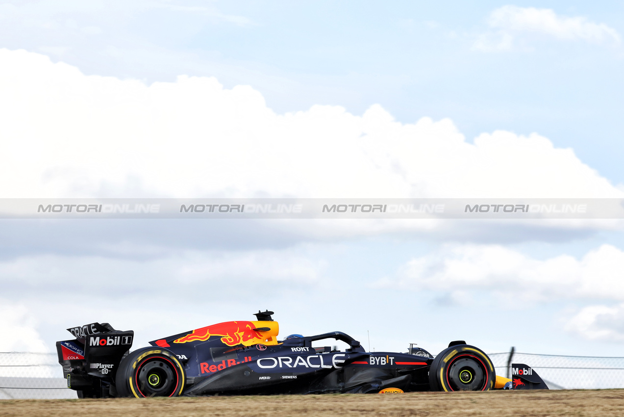 GP STATI UNITI, Max Verstappen (NLD) Red Bull Racing RB20.

18.10.2024. Formula 1 World Championship, Rd 19, United States Grand Prix, Austin, Texas, USA, Sprint Qualifiche Day

- www.xpbimages.com, EMail: requests@xpbimages.com © Copyright: Bearne / XPB Images