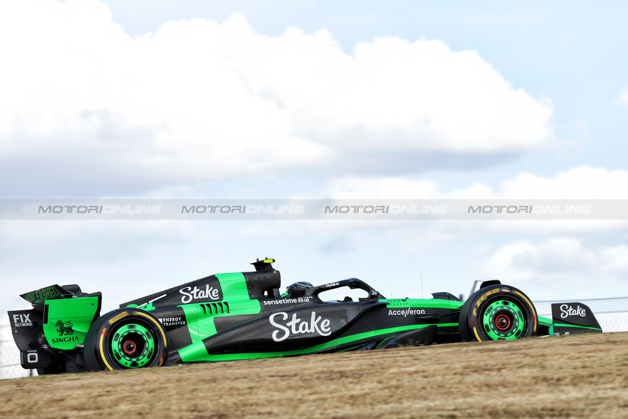 GP STATI UNITI, Zhou Guanyu (CHN) Sauber C44.

18.10.2024. Formula 1 World Championship, Rd 19, United States Grand Prix, Austin, Texas, USA, Sprint Qualifiche Day

- www.xpbimages.com, EMail: requests@xpbimages.com © Copyright: Bearne / XPB Images