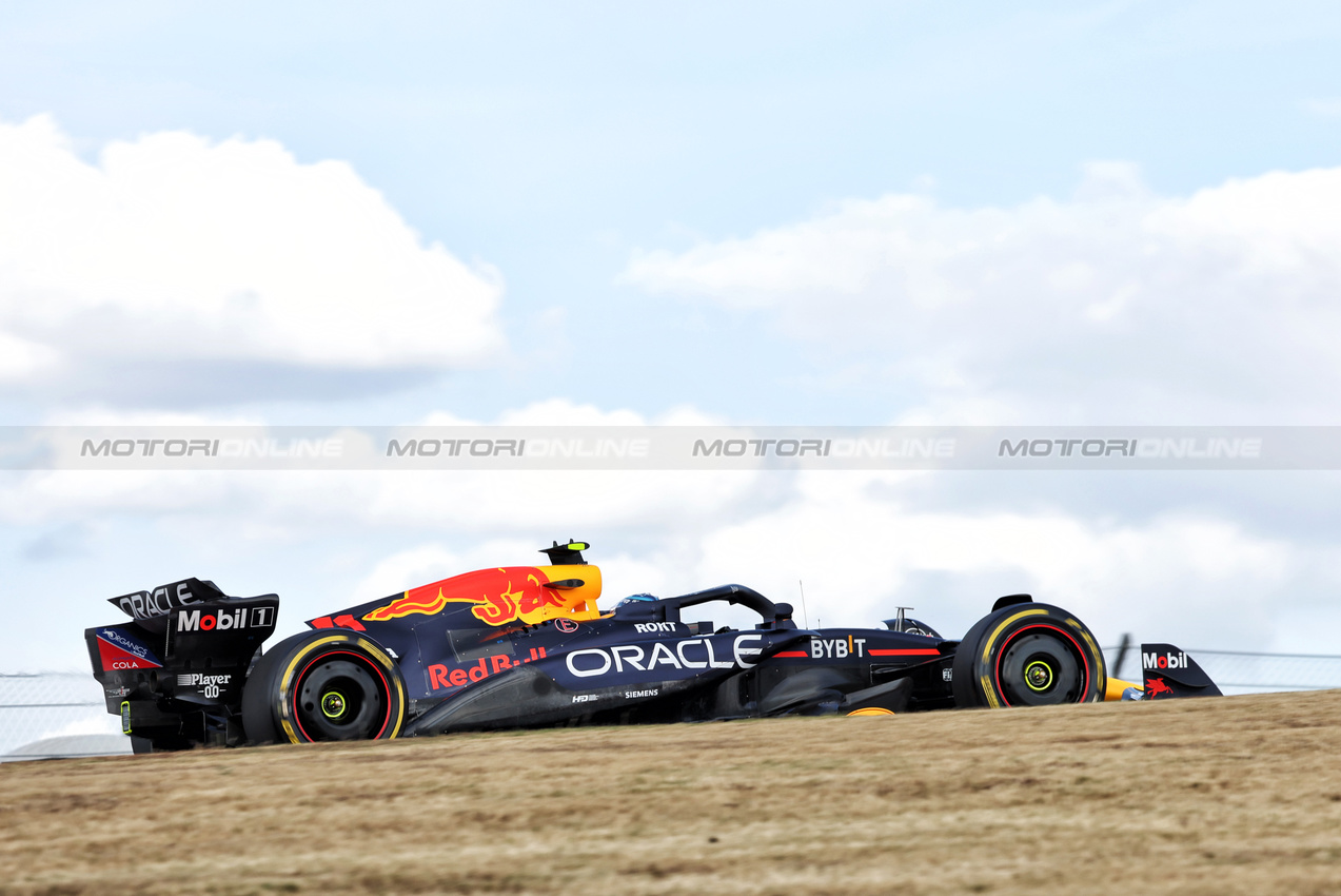 GP STATI UNITI, Sergio Perez (MEX) Red Bull Racing RB20.

18.10.2024. Formula 1 World Championship, Rd 19, United States Grand Prix, Austin, Texas, USA, Sprint Qualifiche Day

- www.xpbimages.com, EMail: requests@xpbimages.com © Copyright: Bearne / XPB Images