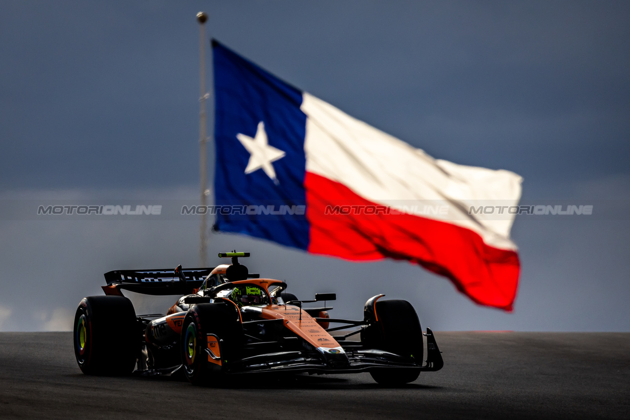 GP STATI UNITI, Lando Norris (GBR) McLaren MCL38.

18.10.2024. Formula 1 World Championship, Rd 19, United States Grand Prix, Austin, Texas, USA, Sprint Qualifiche Day

- www.xpbimages.com, EMail: requests@xpbimages.com © Copyright: Bearne / XPB Images