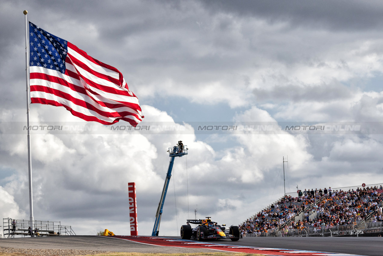 GP STATI UNITI, Max Verstappen (NLD) Red Bull Racing RB20.

18.10.2024. Formula 1 World Championship, Rd 19, United States Grand Prix, Austin, Texas, USA, Sprint Qualifiche Day

 - www.xpbimages.com, EMail: requests@xpbimages.com © Copyright: Rew / XPB Images