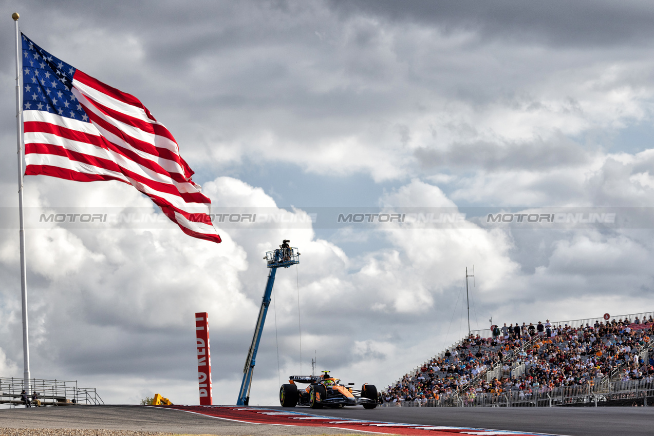 GP STATI UNITI, Lando Norris (GBR) McLaren MCL38.

18.10.2024. Formula 1 World Championship, Rd 19, United States Grand Prix, Austin, Texas, USA, Sprint Qualifiche Day

 - www.xpbimages.com, EMail: requests@xpbimages.com © Copyright: Rew / XPB Images