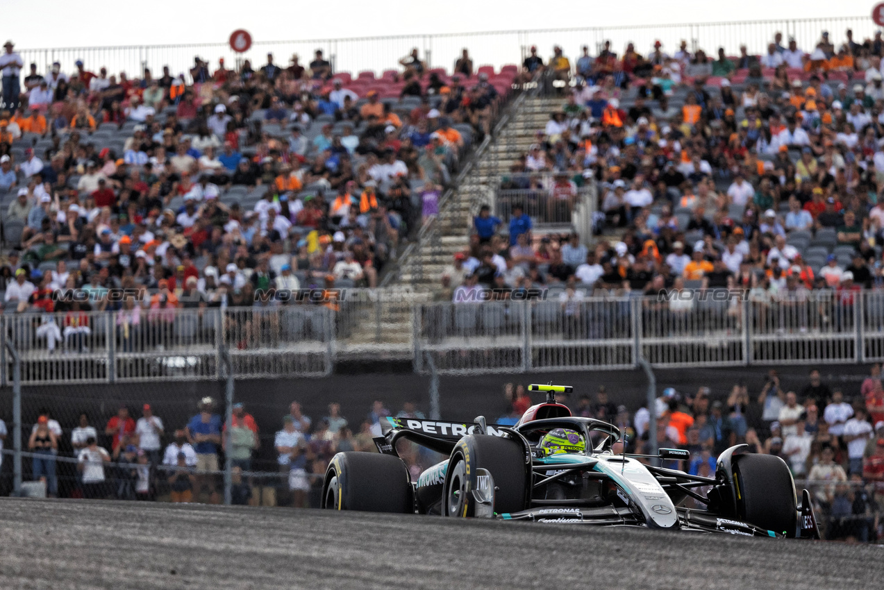 GP STATI UNITI, Lewis Hamilton (GBR) Mercedes AMG F1 W15.

18.10.2024. Formula 1 World Championship, Rd 19, United States Grand Prix, Austin, Texas, USA, Sprint Qualifiche Day

 - www.xpbimages.com, EMail: requests@xpbimages.com © Copyright: Rew / XPB Images