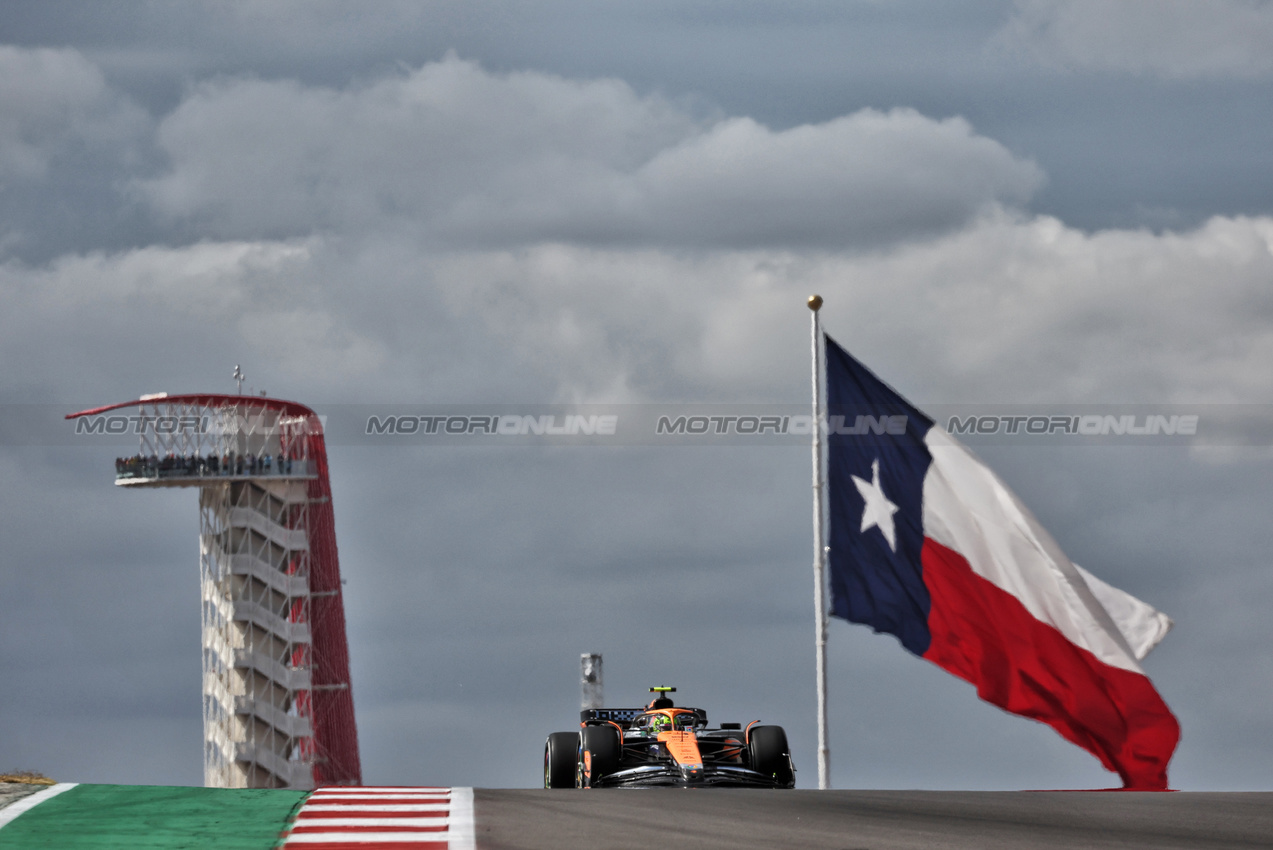 GP STATI UNITI, Lando Norris (GBR) McLaren MCL38.

18.10.2024. Formula 1 World Championship, Rd 19, United States Grand Prix, Austin, Texas, USA, Sprint Qualifiche Day

- www.xpbimages.com, EMail: requests@xpbimages.com © Copyright: Moy / XPB Images