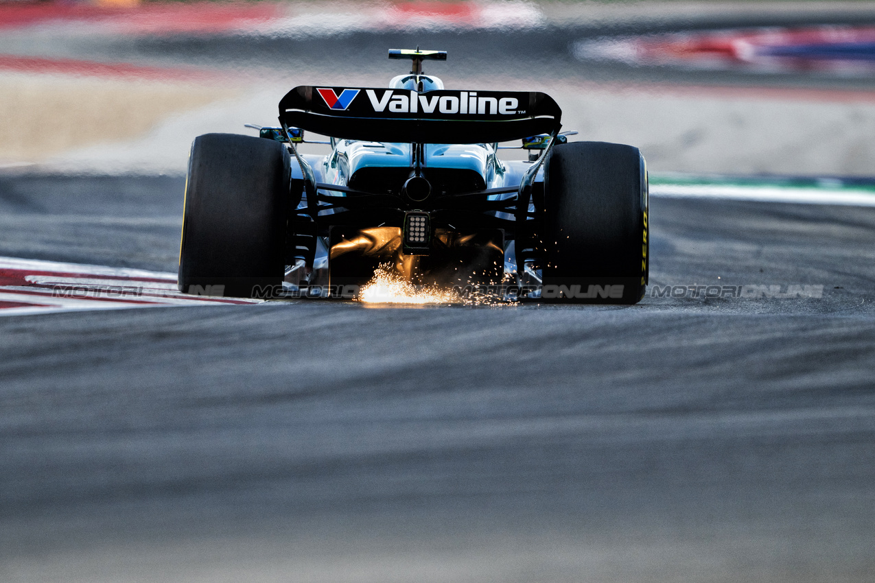 GP STATI UNITI, Fernando Alonso (ESP) Aston Martin F1 Team AMR24 sends sparks flying.

18.10.2024. Formula 1 World Championship, Rd 19, United States Grand Prix, Austin, Texas, USA, Sprint Qualifiche Day

- www.xpbimages.com, EMail: requests@xpbimages.com © Copyright: Price / XPB Images