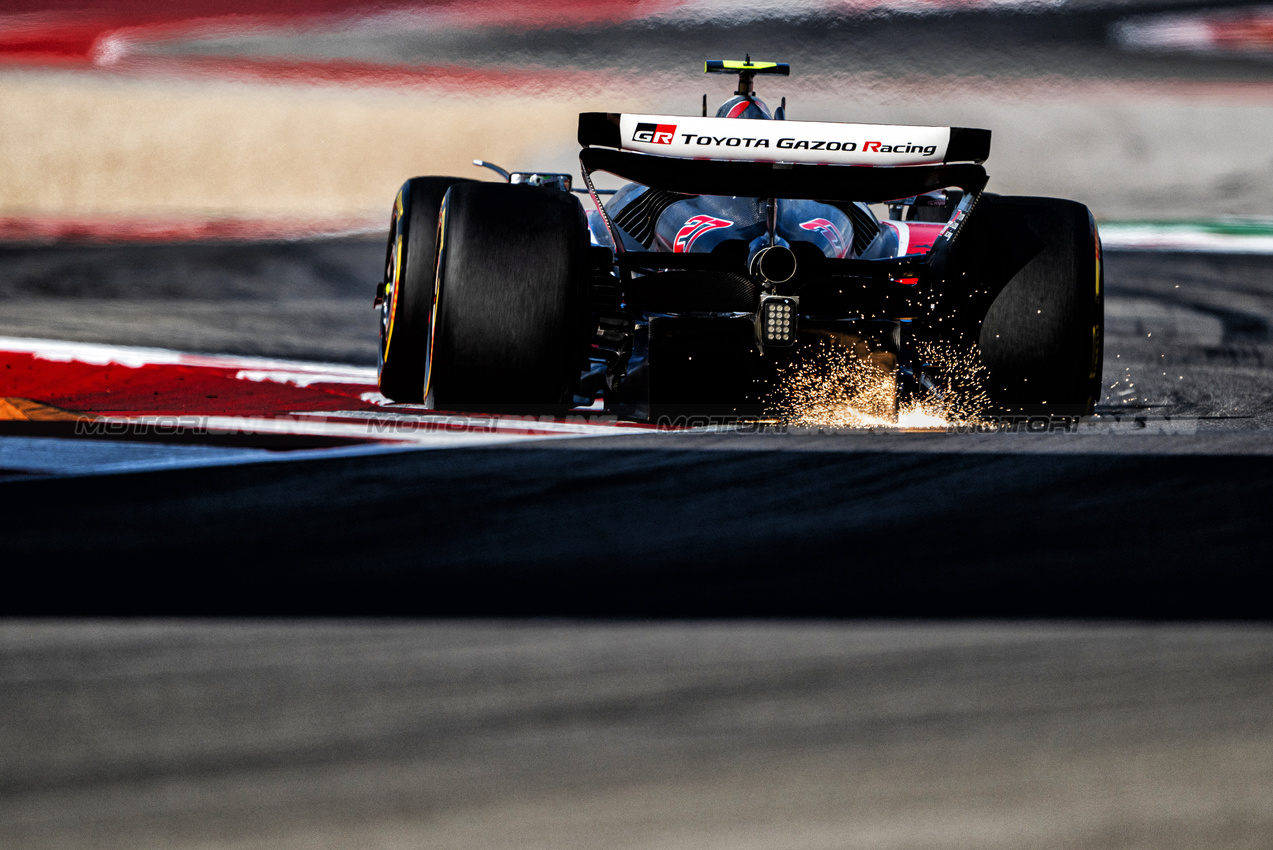 GP STATI UNITI, Nico Hulkenberg (GER) Haas VF-24 sends sparks flying.

18.10.2024. Formula 1 World Championship, Rd 19, United States Grand Prix, Austin, Texas, USA, Sprint Qualifiche Day

- www.xpbimages.com, EMail: requests@xpbimages.com © Copyright: Price / XPB Images