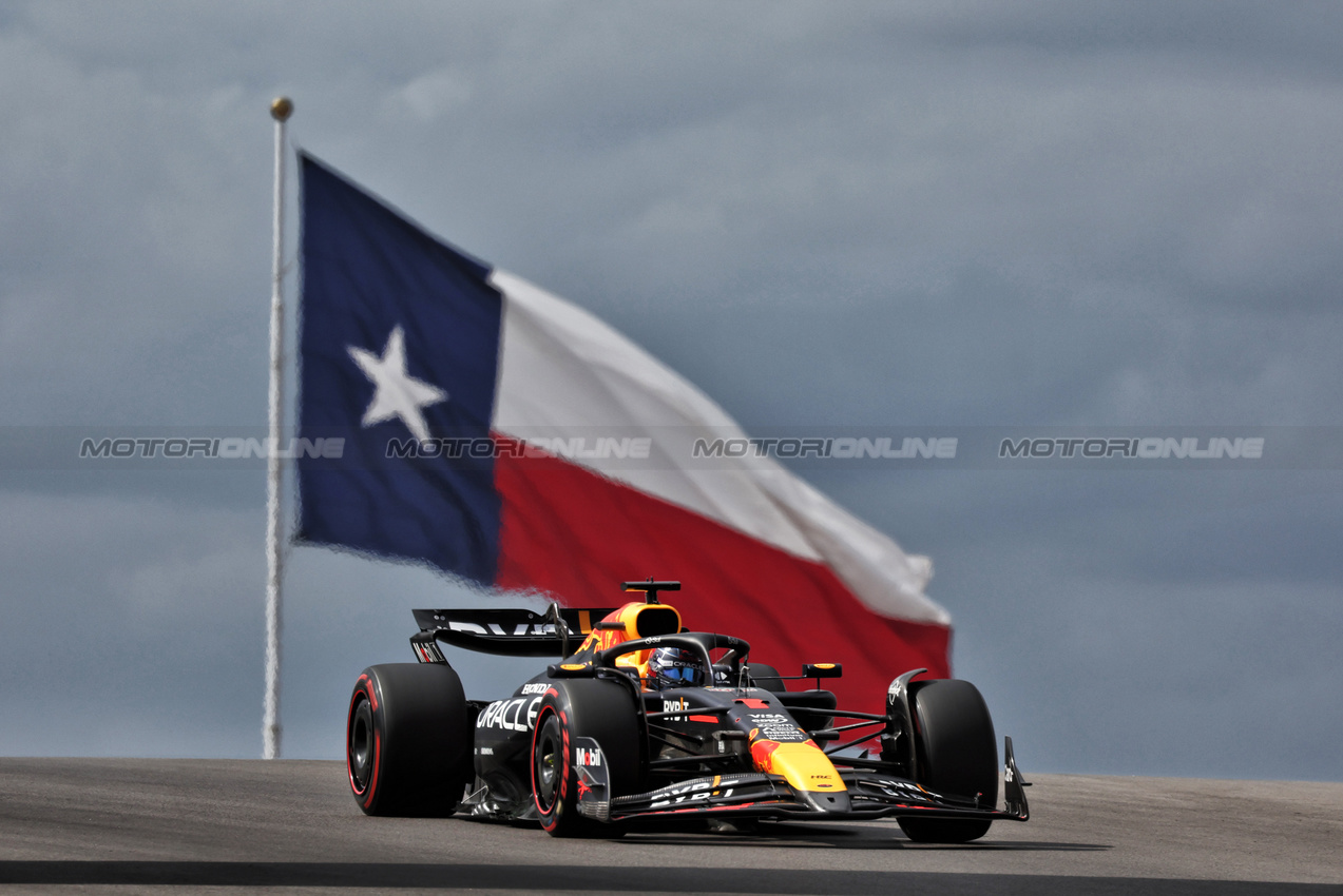 GP STATI UNITI, Max Verstappen (NLD) Red Bull Racing RB20.

18.10.2024. Formula 1 World Championship, Rd 19, United States Grand Prix, Austin, Texas, USA, Sprint Qualifiche Day

- www.xpbimages.com, EMail: requests@xpbimages.com © Copyright: Moy / XPB Images