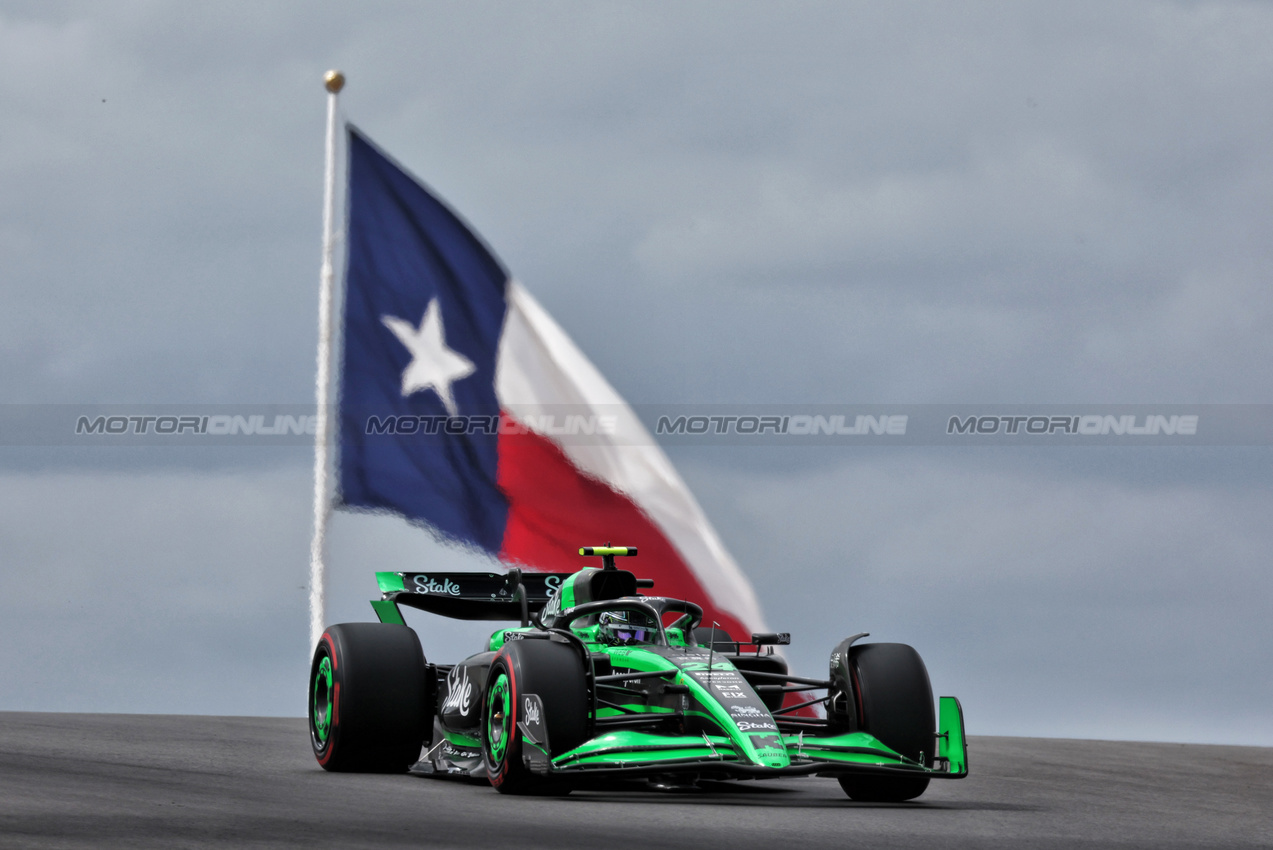 GP STATI UNITI, Zhou Guanyu (CHN) Sauber C44.

18.10.2024. Formula 1 World Championship, Rd 19, United States Grand Prix, Austin, Texas, USA, Sprint Qualifiche Day

- www.xpbimages.com, EMail: requests@xpbimages.com © Copyright: Moy / XPB Images