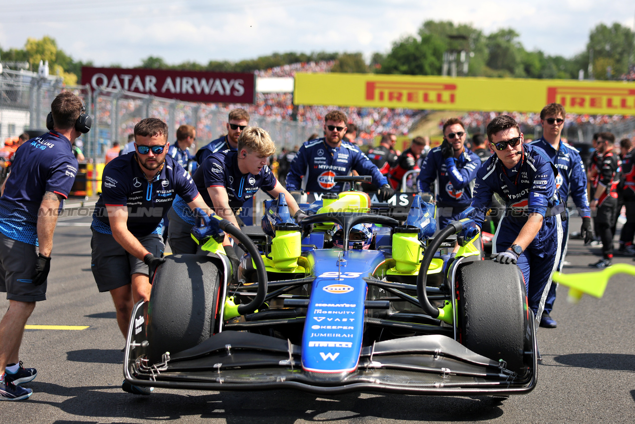 GP UNGHERIA, Alexander Albon (THA) Williams Racing FW46 on the grid.

21.07.2024. Formula 1 World Championship, Rd 13, Hungarian Grand Prix, Budapest, Hungary, Gara Day.

- www.xpbimages.com, EMail: requests@xpbimages.com © Copyright: Bearne / XPB Images