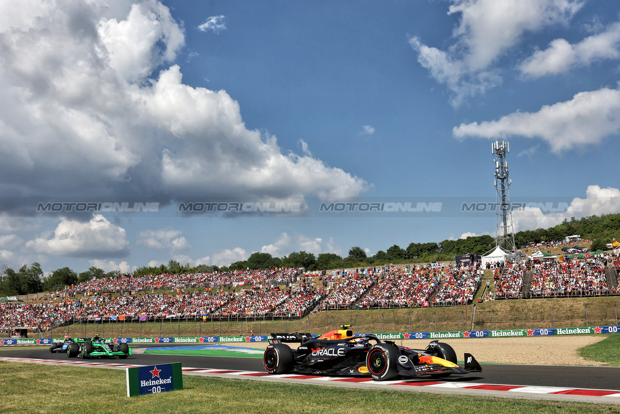 GP UNGHERIA, Sergio Perez (MEX) Red Bull Racing RB20.

21.07.2024. Formula 1 World Championship, Rd 13, Hungarian Grand Prix, Budapest, Hungary, Gara Day.

- www.xpbimages.com, EMail: requests@xpbimages.com © Copyright: Bearne / XPB Images