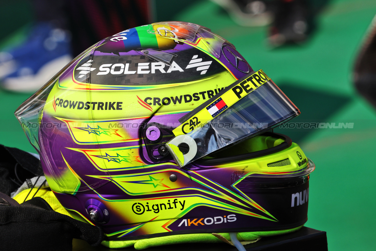 GP UNGHERIA, The helmet of Lewis Hamilton (GBR) Mercedes AMG F1 in parc ferme. 

21.07.2024. Formula 1 World Championship, Rd 13, Hungarian Grand Prix, Budapest, Hungary, Gara Day.

- www.xpbimages.com, EMail: requests@xpbimages.com © Copyright: Batchelor / XPB Images