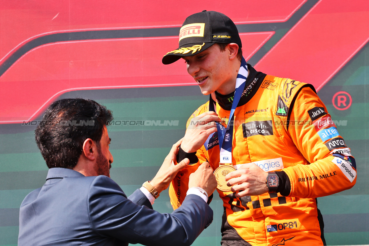 GP UNGHERIA, Gara winner Oscar Piastri (AUS) McLaren celebrates on the podium.

21.07.2024. Formula 1 World Championship, Rd 13, Hungarian Grand Prix, Budapest, Hungary, Gara Day.

- www.xpbimages.com, EMail: requests@xpbimages.com © Copyright: Batchelor / XPB Images