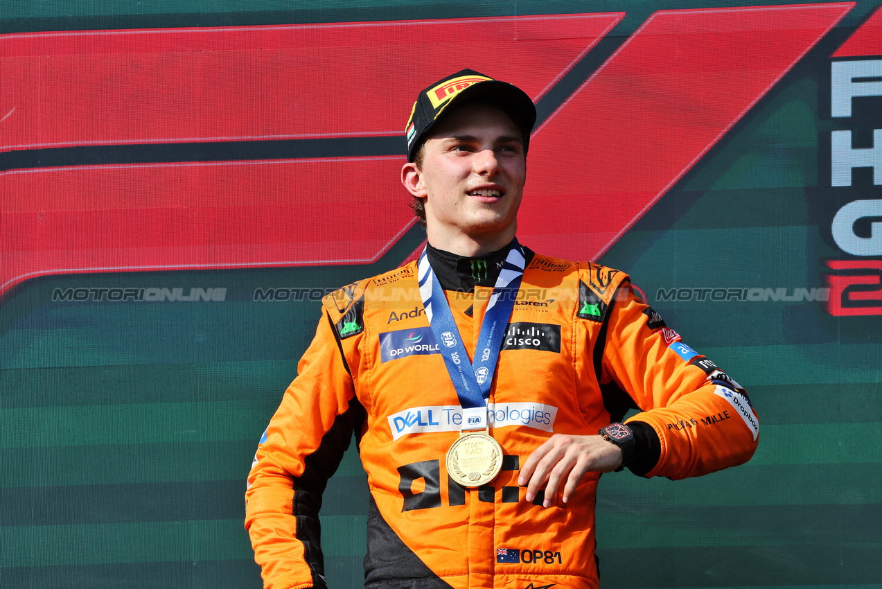 GP UNGHERIA, Gara winner Oscar Piastri (AUS) McLaren celebrates on the podium.

21.07.2024. Formula 1 World Championship, Rd 13, Hungarian Grand Prix, Budapest, Hungary, Gara Day.

- www.xpbimages.com, EMail: requests@xpbimages.com © Copyright: Batchelor / XPB Images